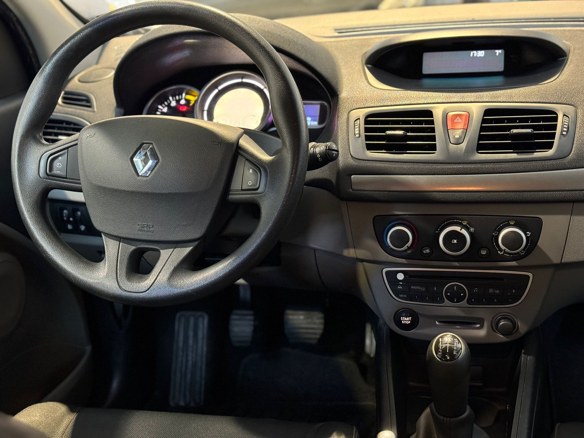 
								RENAULT MEGANE 2011 / 1.6 16V / 5 PLAZAS / 110CV / MEJOR PRECIO EN VIC full									