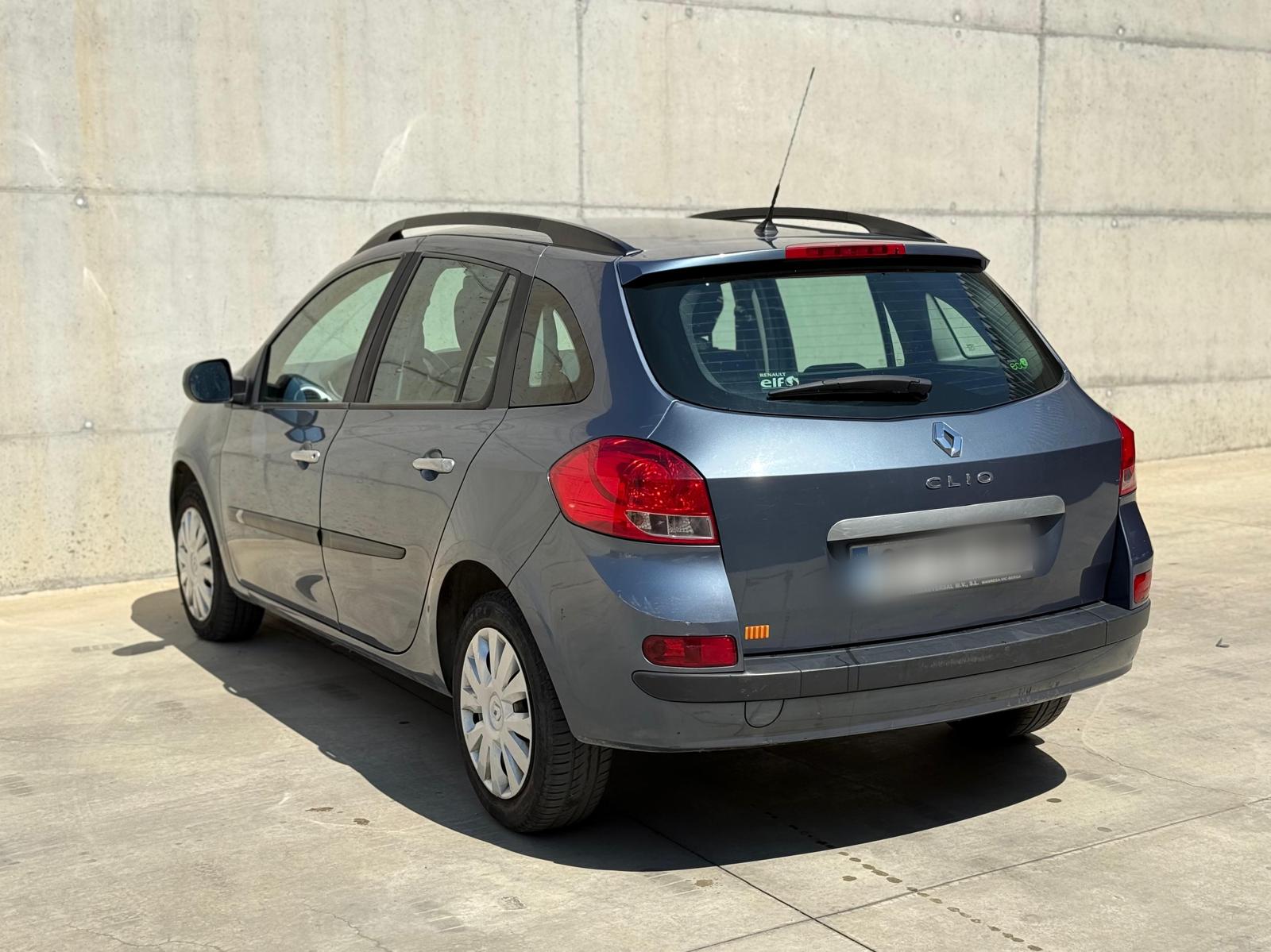 
								RENAULT CLIO full									