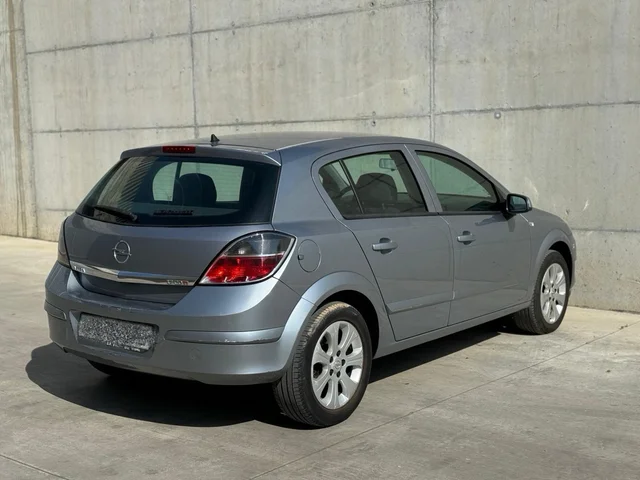 
								Opel Astra full									