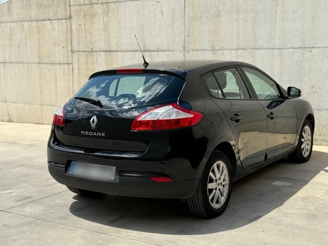 
								RENAULT MEGANE 2011 / 1.6 16V / 5 PLAZAS / 110CV / MEJOR PRECIO EN VIC full									