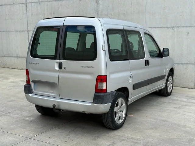 
								Peugeot Partner full									