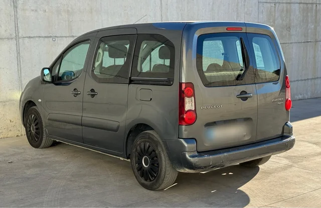 
								PEUGEOT PARTNER 2015 / 1.6HDI 100CV / 5 PLAZAS / MEJOR PRECIO EN VIC full									