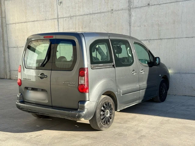 
								PEUGEOT PARTNER 2015 / 1.6HDI 100CV / 5 PLAZAS / MEJOR PRECIO EN VIC full									